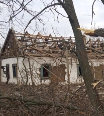 Два райони Дніпропетровщини перебували під ворожими ударами: постраждав чоловік, пошкоджено будинки, підприємства, магазин та газогін. ФОТОрепортаж