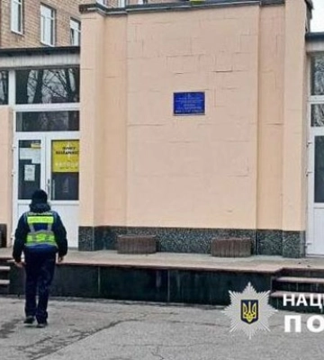 У школі Києва сварка між учнем і вчителькою переросла у штовханину