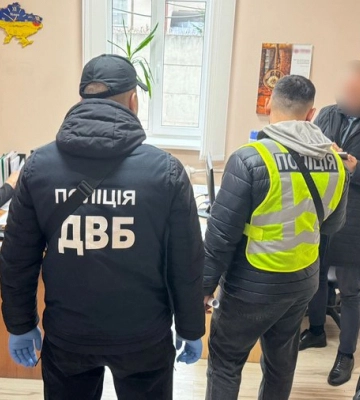 Збагатився на смітті: у Чернівцях працівника Спецкомунтрансу підозрюють у привласненні грошей з продажу відсортованих відходів