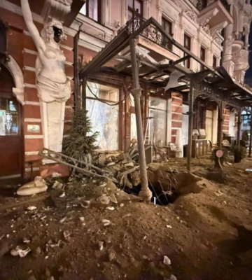 Росіяни атакували історичний центр Одеси: пошкоджено готель &quot;Брістоль&quot;