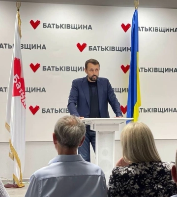 Спогади про Героя: у Рівному на фасаді 11-го ліцею відкрили пам’ятну дошку Олександру Маліздерському (ВІДЕО)