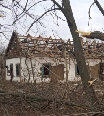 Два райони Дніпропетровщини перебували під ворожими ударами: постраждав чоловік, пошкоджено будинки, підприємства, магазин та газогін. ФОТОрепортаж