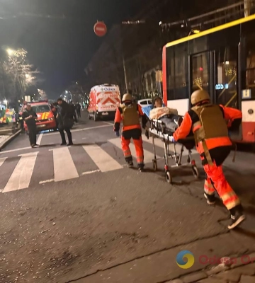 УДАР по центру ОДЕСИ! Є постраждалі. Перша реакція ЗЕЛЕНСЬКОГО | Подробиці