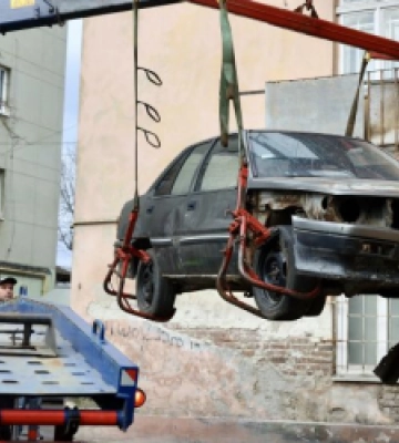 У Львові почали евакуйовувати покинуті авто. Як це відбувається