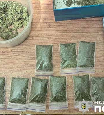 У мешканця Полтавщини поліція вилучила вогнепальну зброю та наркотики