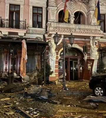 Удар балістикою по Одесі: зросла кількість поранених, з&#039;явилися фото наслідків обстрілу