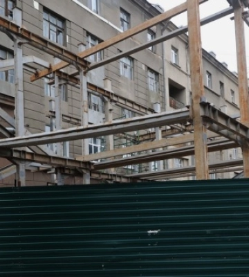 Будівництво ресторану у Харкові відновилося упритул до пам'ятки архітектури