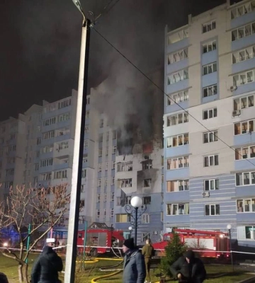 Обломки "шахеда" ударили по многоэтажке на Киевщине: разрушены три этажа 