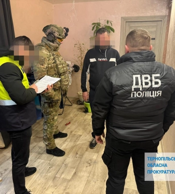 Виготовляли фальшиві водійські посвідчення на мільйони гривень – на Тернопільщині викрито злочинну групу