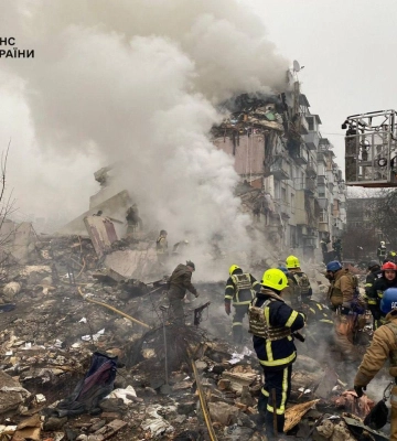 Ворожий удар зруйнував під’їзд будинку у Полтаві: є жертви