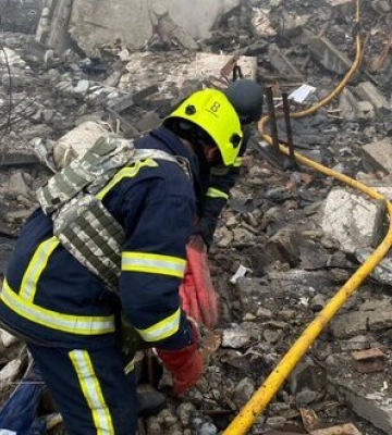 РФ вдарила по будинку в Полтаві, є жертви в Харкові та на Сумщині. Нам потрібно більше підтримки в захисті від терору, - Зеленський. ВIДЕО
