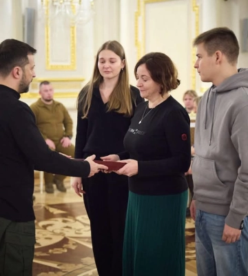 На Волині дружині загиблого захисника вручили орден «За мужність» (Фото)