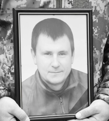 Загинув під час виконання бойового завдання на Донеччині: у Луцьку попрощалися із Героєм Миколою Чусом