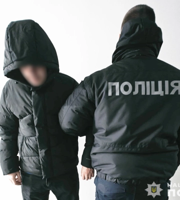 Чернігівська поліція розкрила вбивство чоловіка, тіло якого було знайдено в одному з дворів