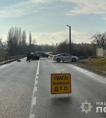 На Волині внаслідок зіткнення бусика та легковика загинув пасажир та постраждав водій останнього