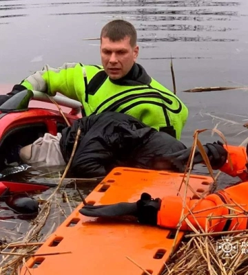 Смертельна ДТП на Дніпропетровщині: водій на &quot;Mitsubishi&quot; вилетів з мосту у річку (ФОТО)