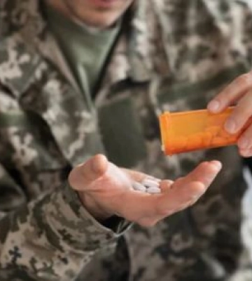 Спіймали на вулиці із психотропами: на Волині судили військового
