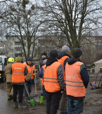 У Полтаві на місці влучання у п&#039;ятиповерхівку триває рятувальна операція