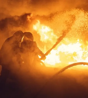 Під Сумами ліквідували масштабну пожежу, яку спричинив ворожий удар