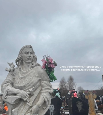 «Ні квітів, ні пам&#039;ятника», - відома блогерка обурилась станом могили відомого скульптора з Луцька Миколи Голованя