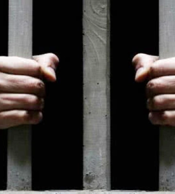 П’ятеро працівників виправної колонії на Полтавщині катували засуджених, один з яких помер