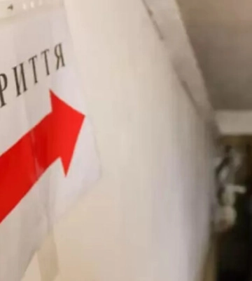 В укрытие на территории бывшего НАУ в Киеве не впустили женщину с ребенком В укрытие на территории бывшего НАУ в Киеве не впустили женщину с ребенком