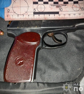 У Дніпрі затримали чоловіка, який з пістолету стріляв у знайомого, - поліція. ФОТО