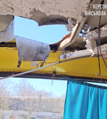 Росіяни знову атакували з дрона маршрутку в Херсоні. Постраждали п&#039;ятеро людей