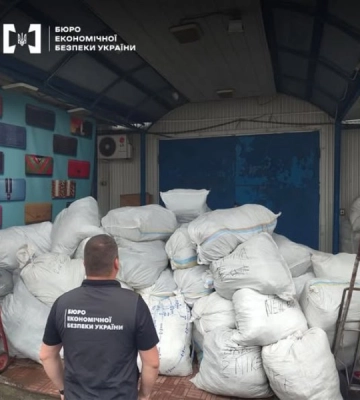 В Одесі жінка торгувала підробленими спортивними сумками відомих брендів