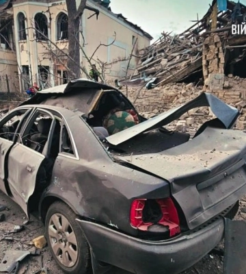 Окупанти ударили авіацією по Херсону: відомо про двох поранених