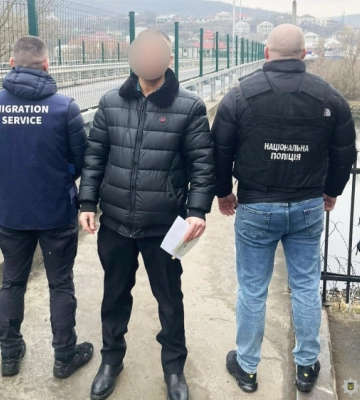 З Рівненщини правоохоронці примусово видворили нелегала