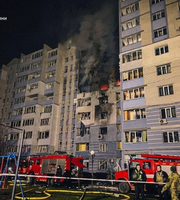 Через атаку дронів на Київщині спалахнула багатоповерхівка