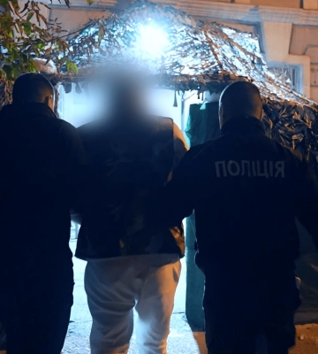 Підпалив квартиру на замовлення: одеські поліцейські відправили палія на лаву підсудних