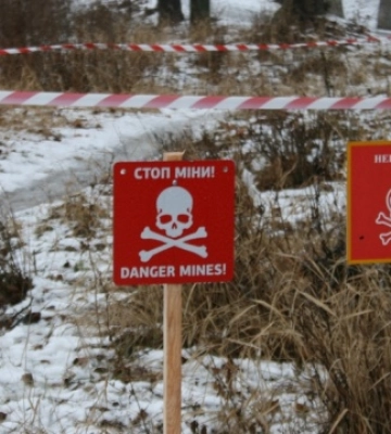 Здетонував у руках: в Ізюмі люди підірвалися на вибуховому пристрої