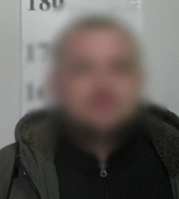 Поліція затримала 29-річного киянина, який вдома зберігав гранату та психотропи