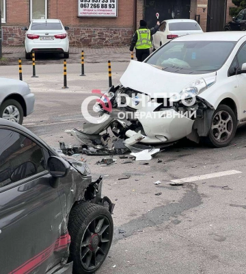 У Дніпрі на Юрія Савченка сталася ДТП: потрощені «Nissan» та «Fiat»