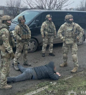 Двоє депутатів та кримінальний авторитет вимагали $60 тис. у ексзаступника мера на Дніпропетровщині. Їх затримано. ФОТОрепортаж