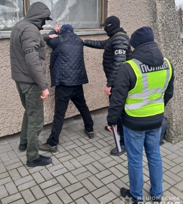 У Житомирі викрили місцевого жителя, який в адвоката вимагав неіснуючий борг та погрожував фізичною розправою