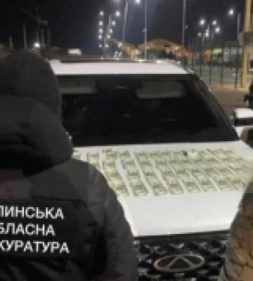 Перевозили чоловіків через Ягодин за 20 тисяч доларів: чотирьом ділкам повідомили про підозру