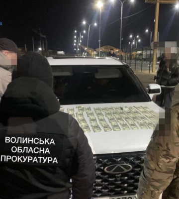 Директорка луцької ГО уникла покарання за допомогу в переправленні 120 ухилянтів за кордон