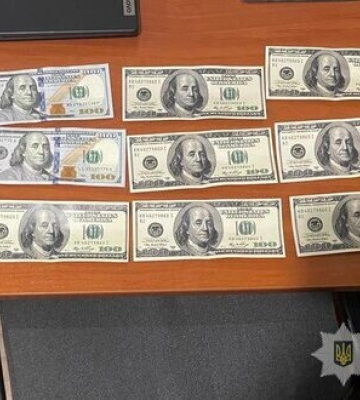 Взяв $1,5 тис. за призначення групи інвалідності дитині: затримано лікаря-хабарника на Хмельниччині. ФОТО