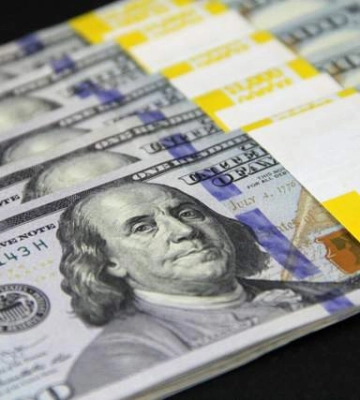 Яку суму можна отримати за здачу 200 доларів зараз