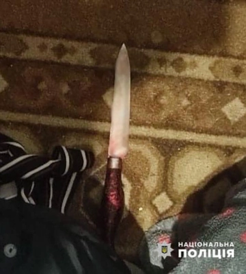 На Дніпропетровщині онука завдала близько 60 ударів ножем своєму дідусю