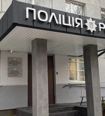 У приміщенні поліції в Рівному затримали двох невідомих з вибухівкою, – ЗМІ