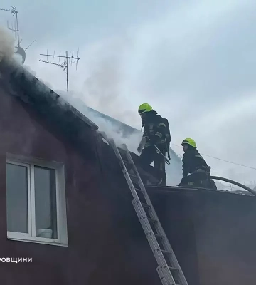 Над центром стояв дим: рятувальники розповіли про сильну пожежу у Дніпрі