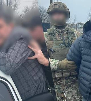 Вымогали деньги у экс-чиновника: полиция задержала 2 депутатов и криминального авторитета