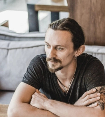 У Луцьку – одноденна виставка фотографа-військового Віктора Голікова «Портал Зерна»