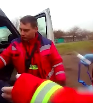На Херсонщині поліцейські евакуювали пораненого чоловіка