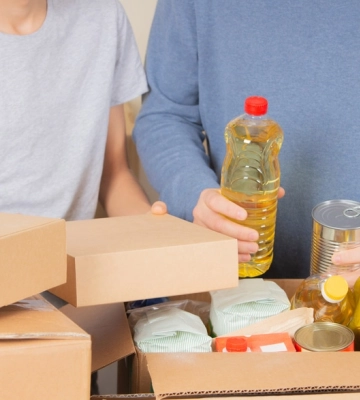 У Хмельницькій громаді продовжується видача продуктових наборів для ВПО