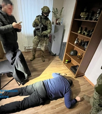 На Дніпропетровщині кримінальний авторитет та двоє депутатів вимагали гроші у ексзаступника мера. ФОТО